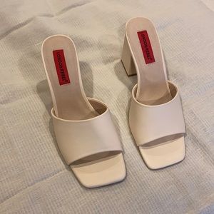 London rebel size 38/5 slide sandals in ivory cream NWT square toe bottega look